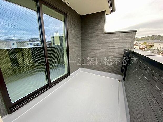 【南向きバルコニー】
