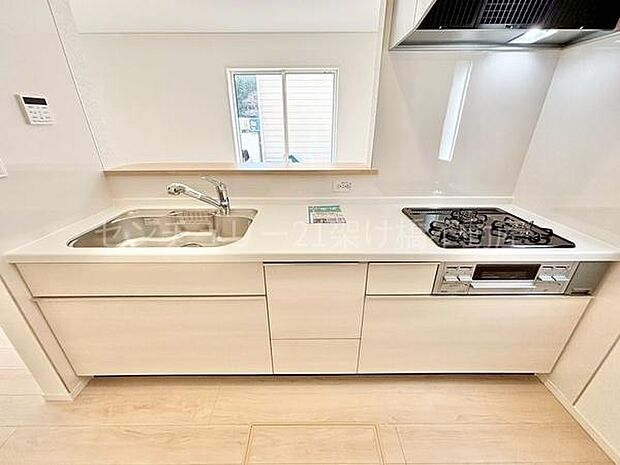 【システムキッチン】三口コンロ、グリル、浄水器付きシンクでお料理が捗ります♪