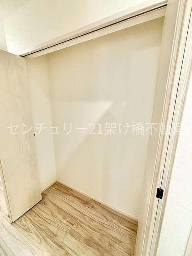 【2階廊下】たっぷり収納