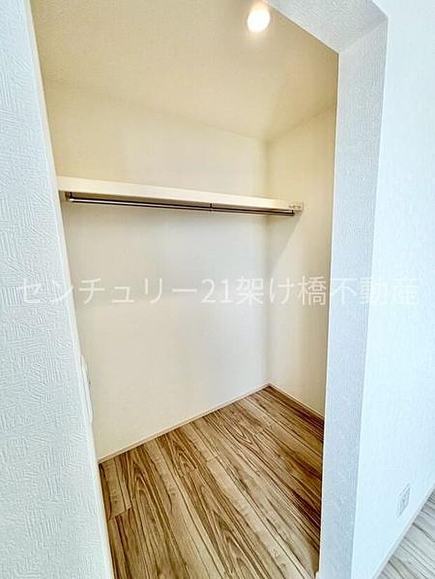 【2階洋室 7帖】ウォークインクローゼット