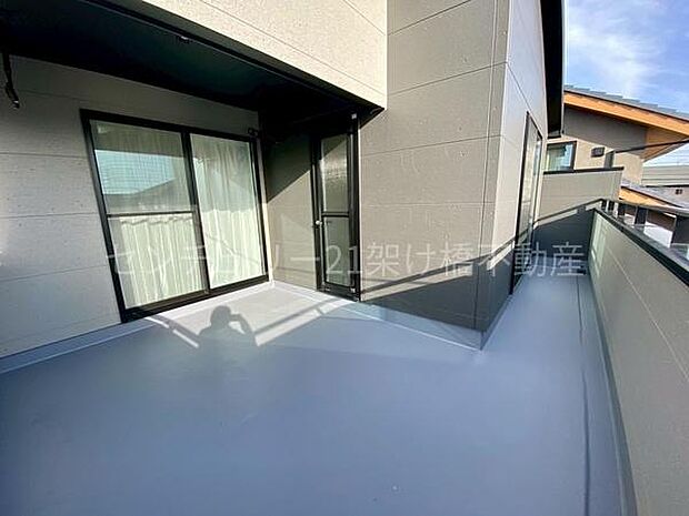 【バルコニー】南向きワイドバルコニーです♪