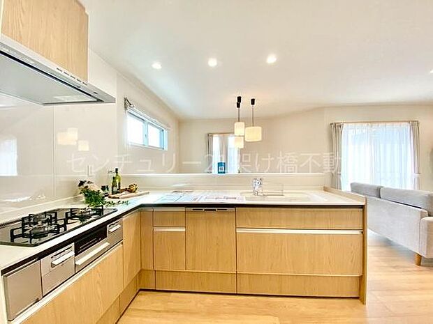 【システムキッチン】三口コンロ、グリル、浄水器、食器洗乾燥機つきでお料理が捗ります♪