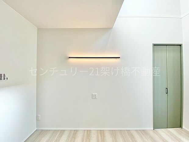 お洒落なライティングで素敵なリビング空間を演出♪