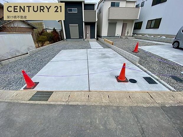 駐車場並列3台可！（但し車種による）