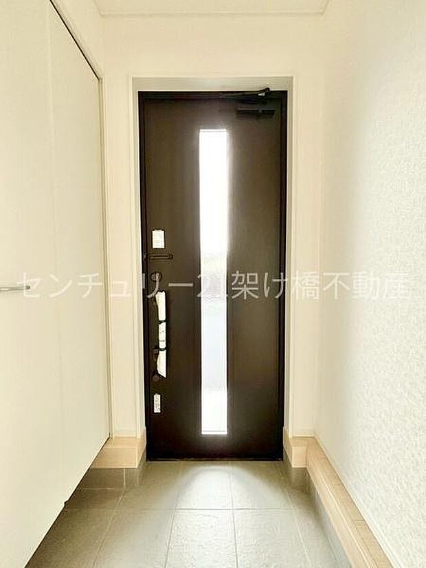 【玄関】土間収納付きで広々と使える玄関です◎