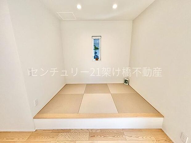 リビング横には小上がりスペース有、あります