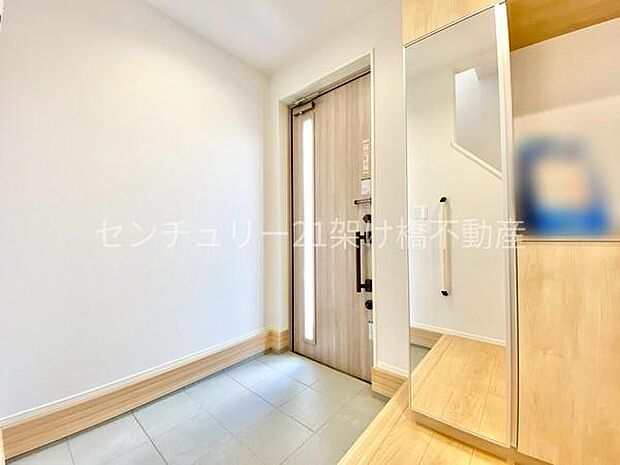 【玄関】飾り棚つきシューズボックス♪姿見付きなので身だしなみを整えられます◎