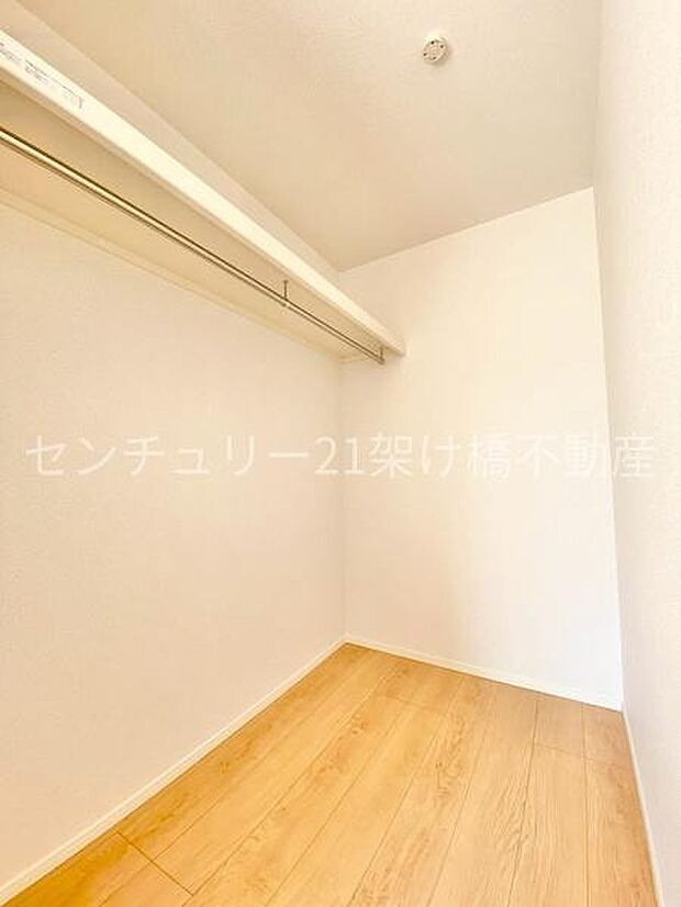 【2階 洋室 6.7帖】ウォークインクローゼット