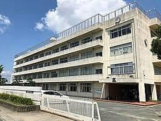 豊橋市立東部中学校まで1842m