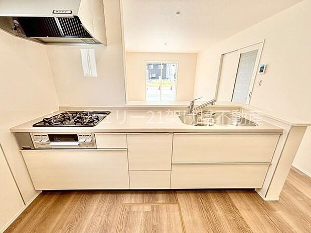 【システムキッチン】三口コンロ、グリル、浄水器付きシンクでお料理が捗ります♪