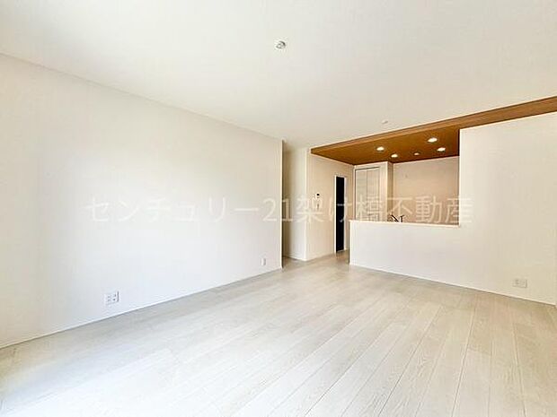 【LDK 16.25帖】お料理をしながらリビングを見渡せる人気の縦型LDK。