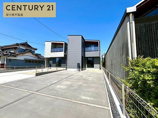 駐車場並列3台可!(但し車種による)