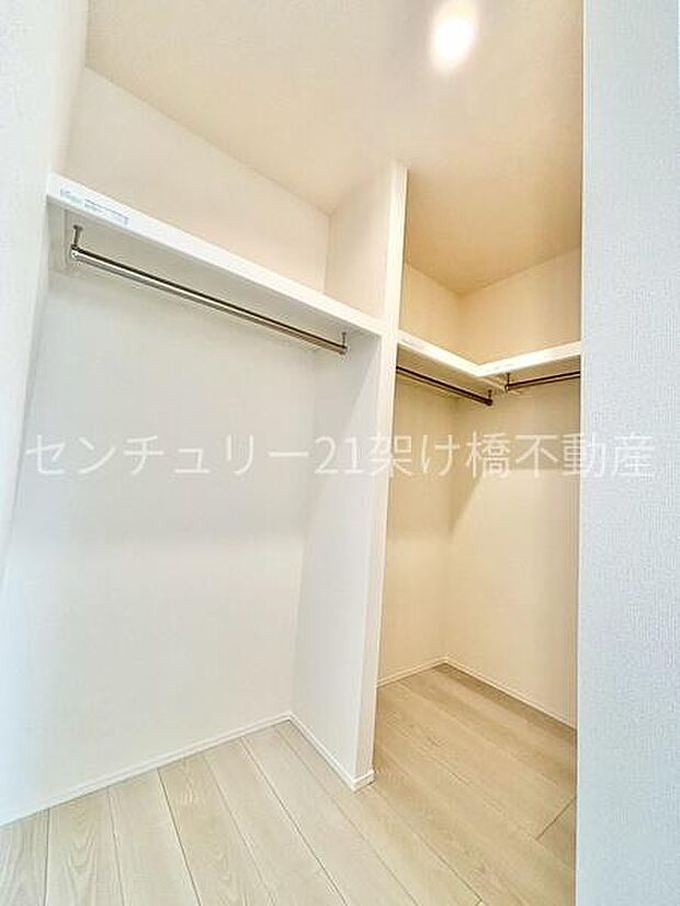 洋室 7帖ウォークインクローゼット季節物の収納も安心です