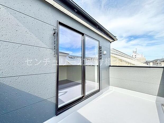 南向きバルコニー日差しをたっぷり受け止める南向きのバルコニーです。