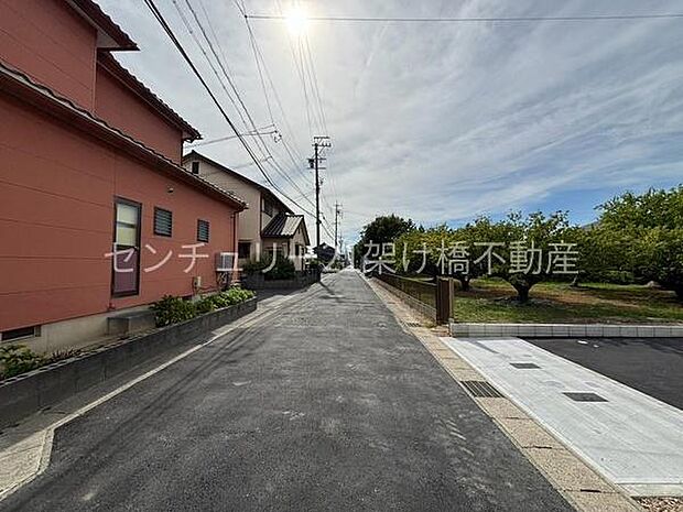 南側公道約5.5m