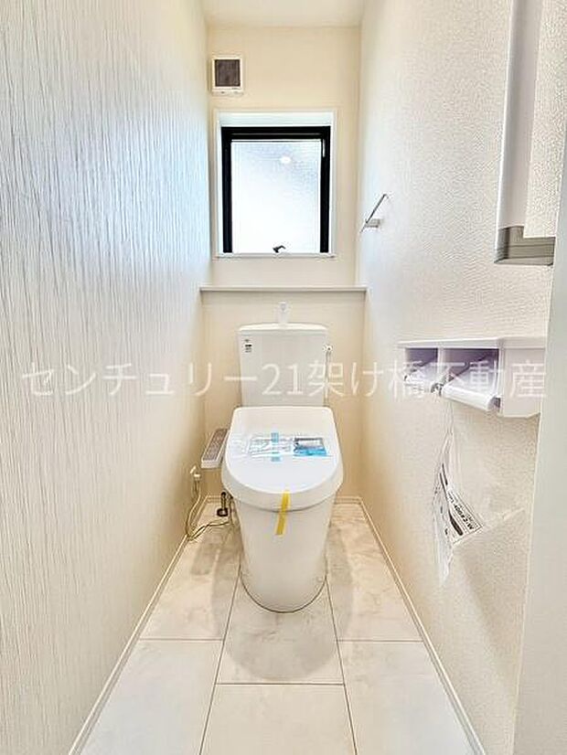 トイレ温水洗浄便座で快適にお使いいただけます。