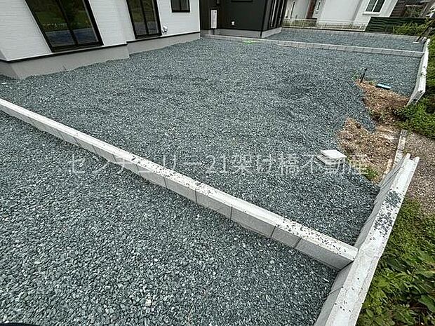 お庭は、小さい子の遊び場などお好みにお楽しみいただけます。