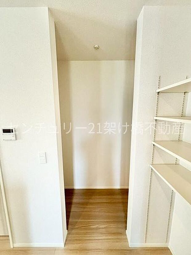 【パントリー】食料品のストックは勿論、普段使わない調理家電なども収納可能です!