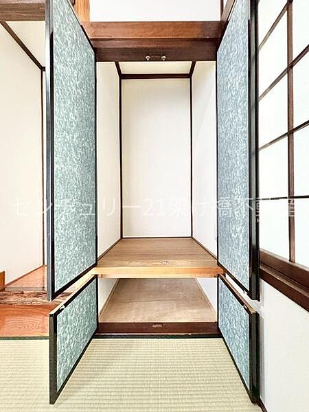 和室　6帖収納押入が2つあります
