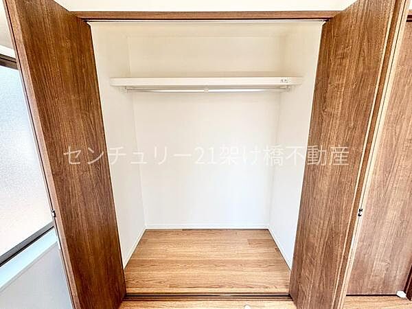 洋室　6帖クローゼット上段棚付きで寝具なども収納可能です。