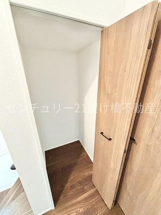 【2階】あると便利なホール収納