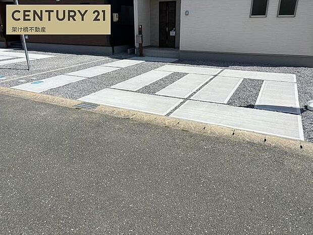 こちらは2号棟になります。駐車並列3台可能！