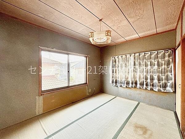 2階和室　6帖2階全室2面採光・収納付き