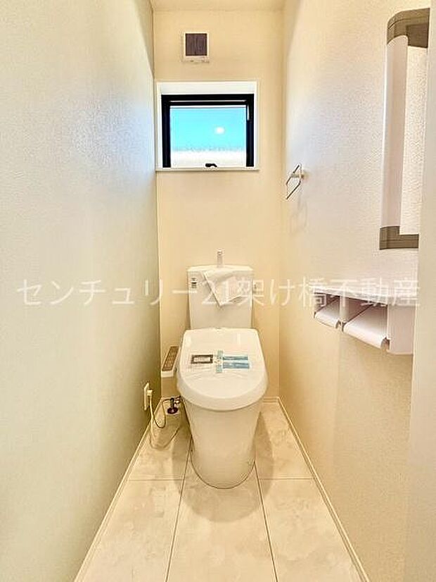 【トイレ】トイレ2か所あり衛生的な洗浄便座で快適にお使いいただけます