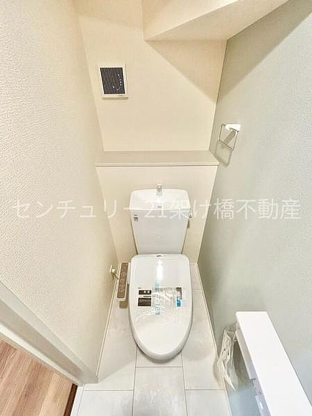 【トイレ】温水洗浄便座で快適にお使いいただけます。