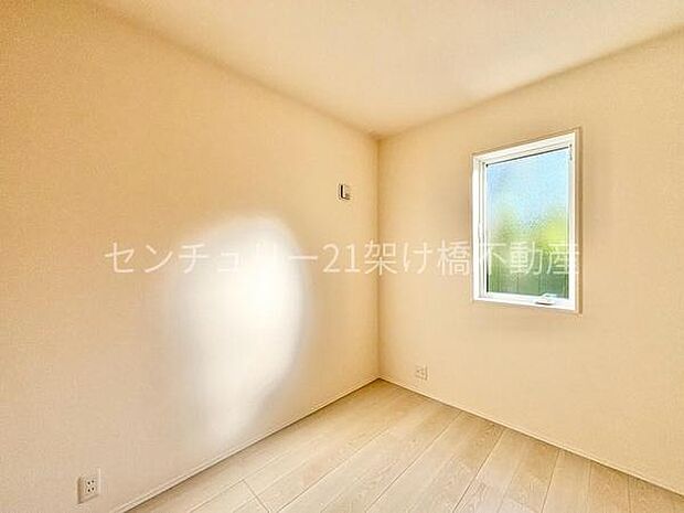 【1F 洋室 3.7帖】リビング隣の洋室です。
