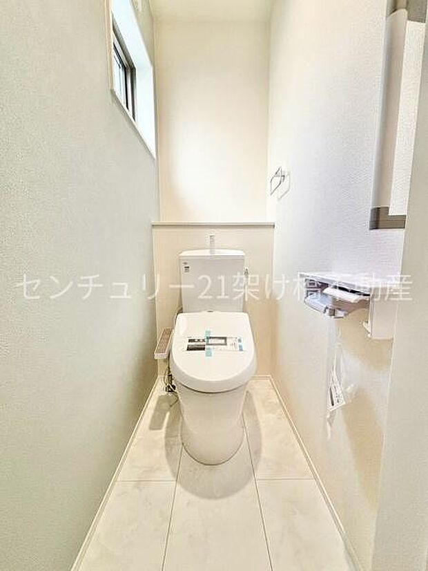 【トイレ】トイレ2か所あり衛生的な洗浄便座で快適にお使いいただけます