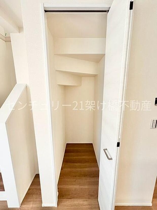 【LDK　収納スペース】1物が多くなりがちなリビングに嬉しい収納〇