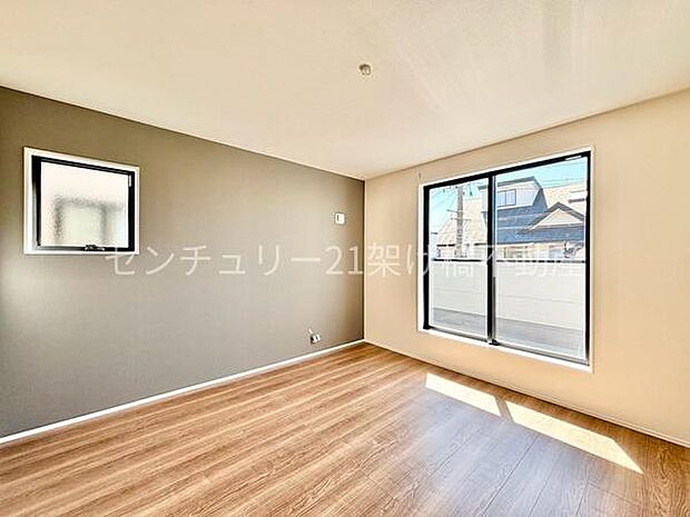 【2階　洋室　8帖】バルコニーに面したこちらの洋室は主寝室に最適なお部屋〇