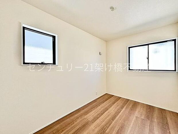 【2階　洋室　5帖】全室2面採光・クローゼット完備！