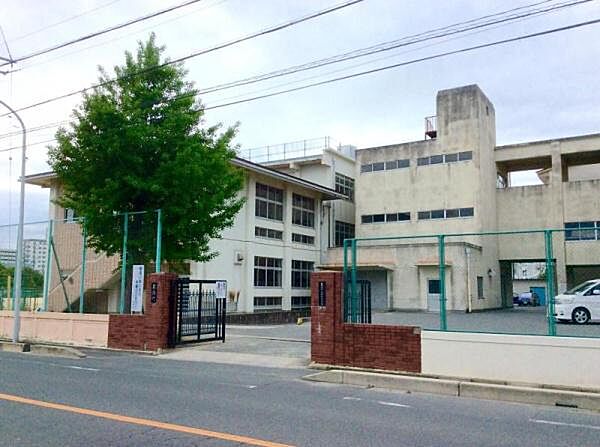 豊橋市立中部中学校まで2132m