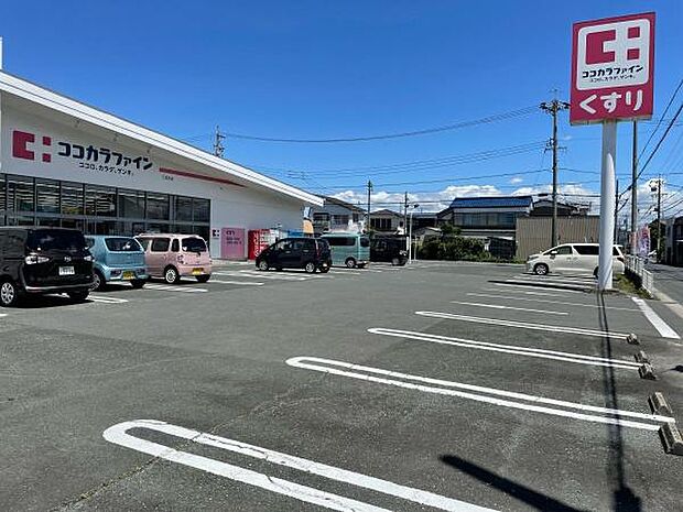 ココカラファイン三本木店まで683m