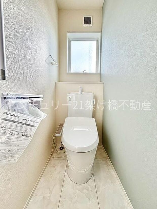 【トイレ】トイレ2か所あり衛生的な洗浄便座で快適にお使いいただけます。
