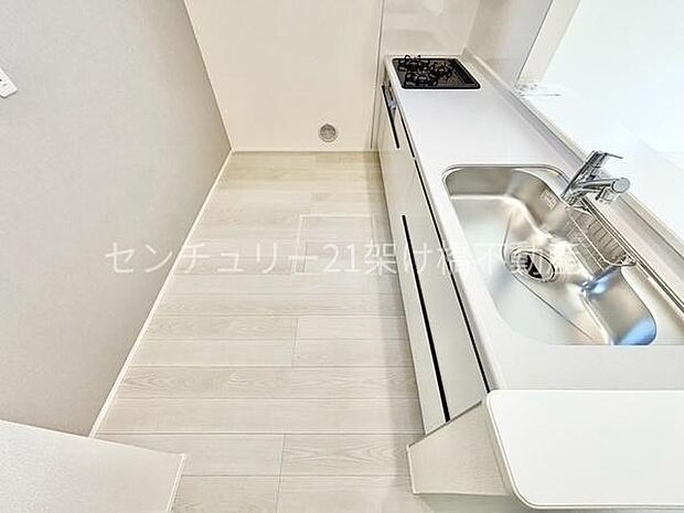 【キッチン】三口コンロ、グリル付きでお料理が捗ります。