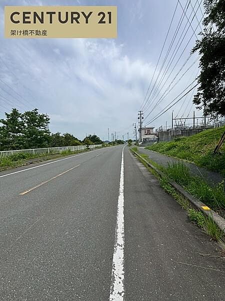 西側公道約16ｍあり、広々！