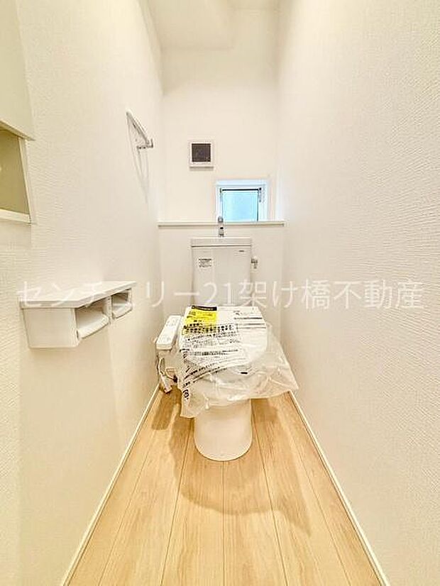 【トイレ】温水洗浄便座で快適にお使いいただけます。