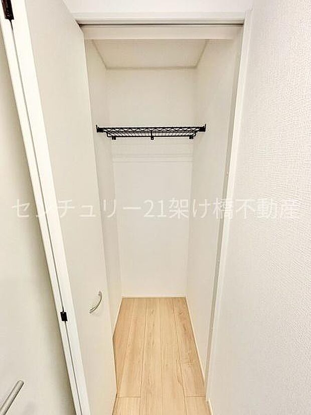 【2階ホール収納】あると便利なホール収納。