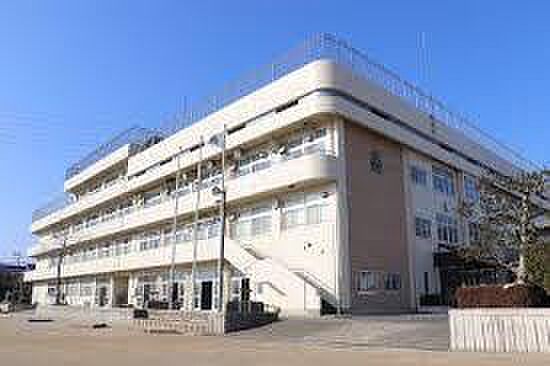 豊橋市立二川南小学校まで3169m、豊橋市立二川南小学校