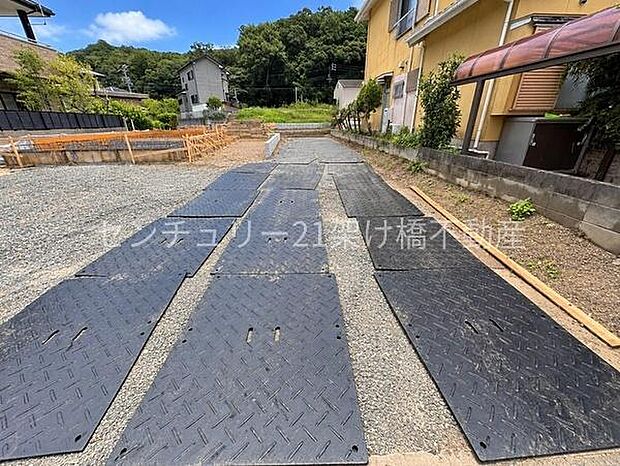 たっぷり駐車スペースです!!