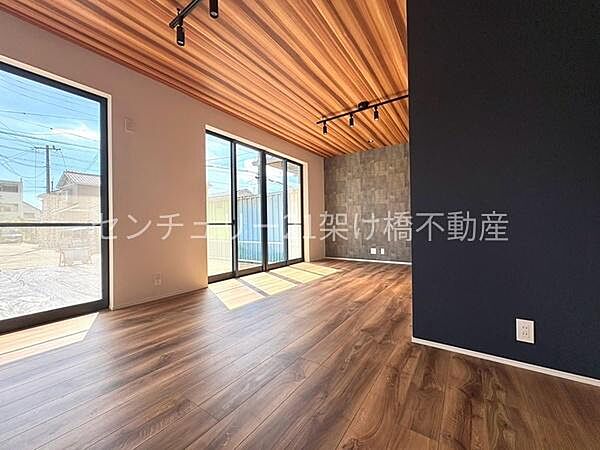 南向きで解放感のあるリビングです
