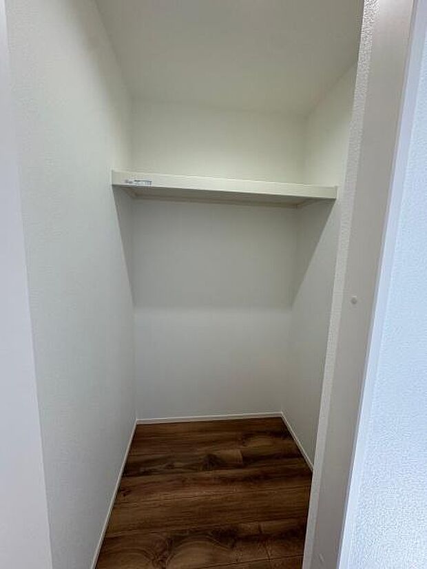 二階洋室5.0帖　収納