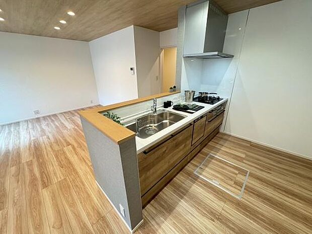 【キッチン】三口コンロ、グリル付きでお料理がはかどります♪