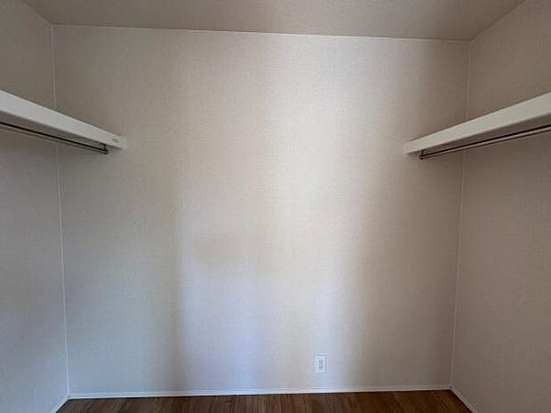 二階東側洋室6.7帖 広さのあるW.I.Cです。