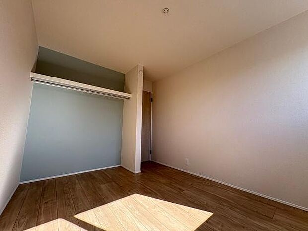 二階西側洋室5.2帖 別角度写真