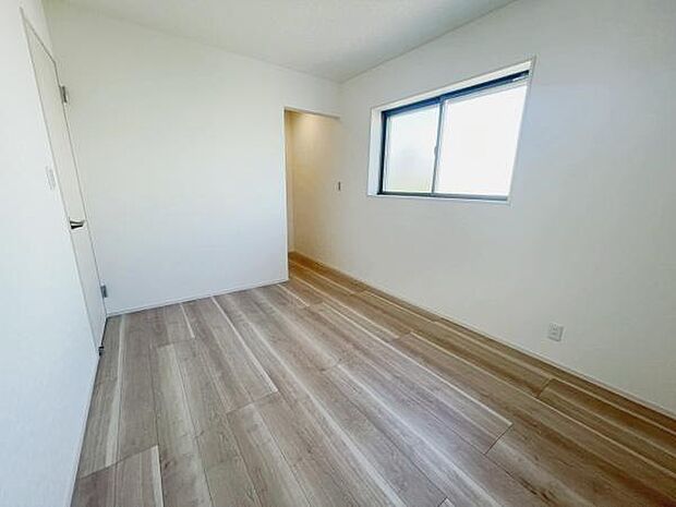 【2階　洋室　6帖】全洋室6帖以上あり、広々♪