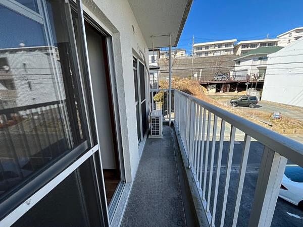 【バルコニー】2部屋から出入り可能なバルコニー！